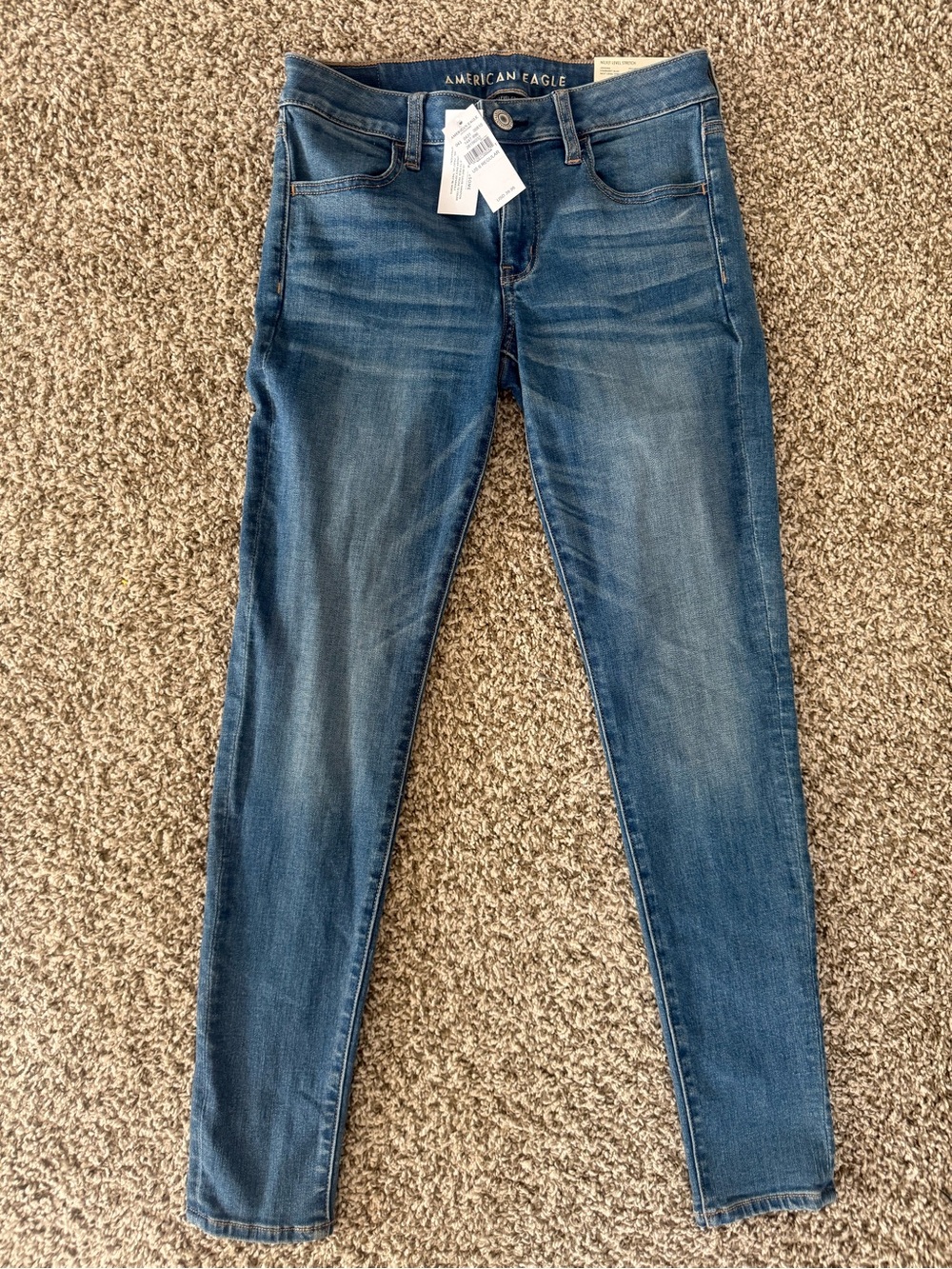 NWT American Eagle Outfitters Medium Wash Skinny Jeans